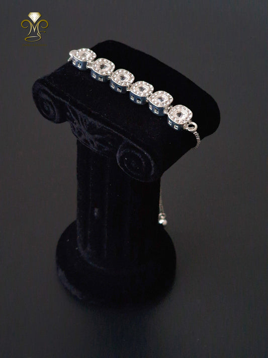 Trendy Chain and link with crystals Bracelet