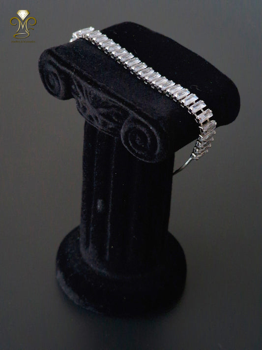 Long crystals adjustable bracelet