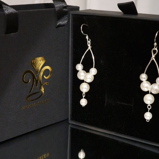 Silver and pearls earrings