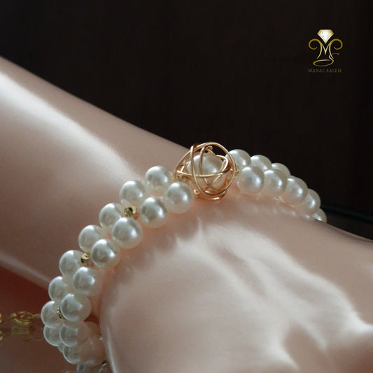 Elegant golden cage and pearls bracelet