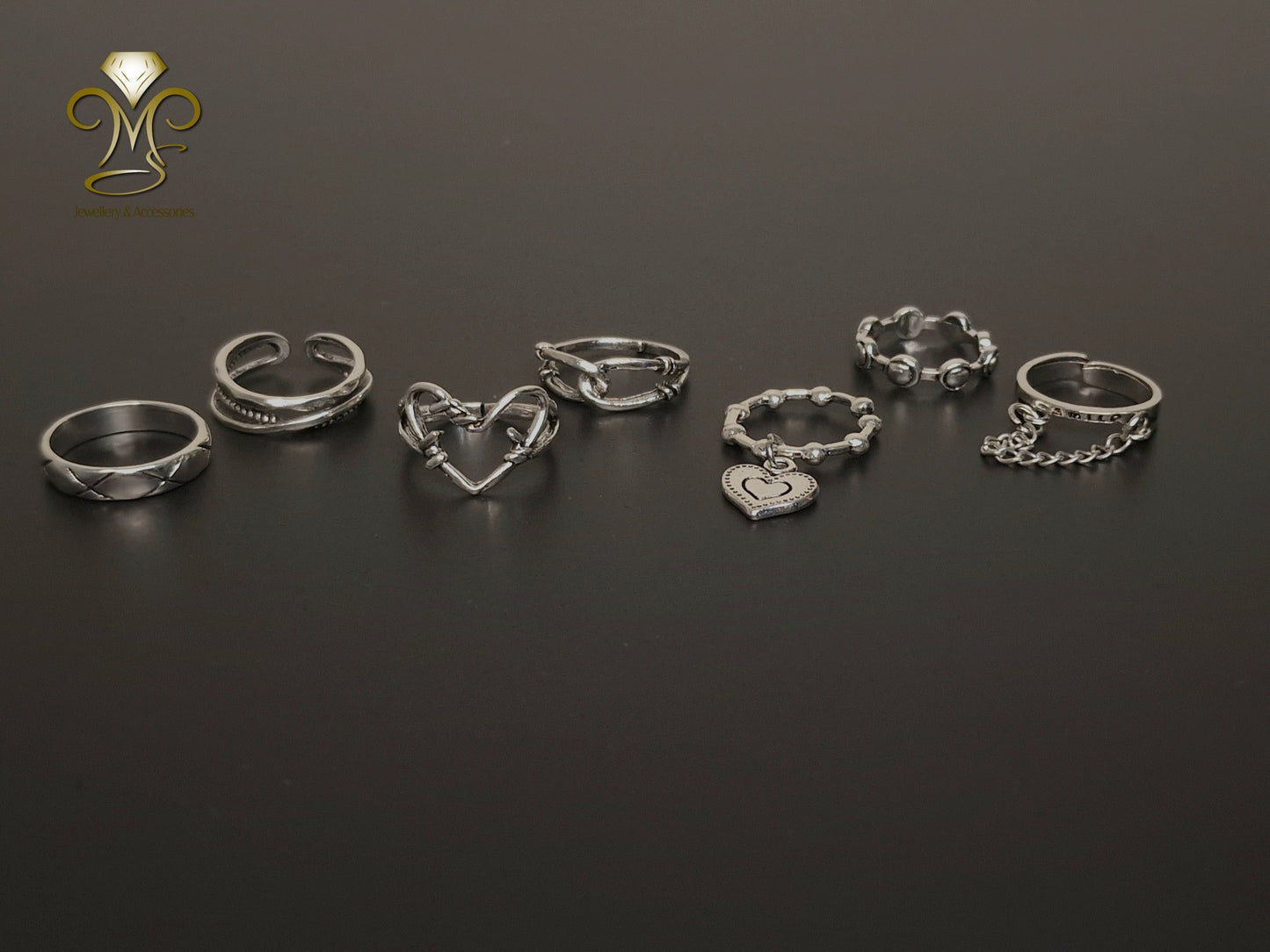 Hearts and chains rings set