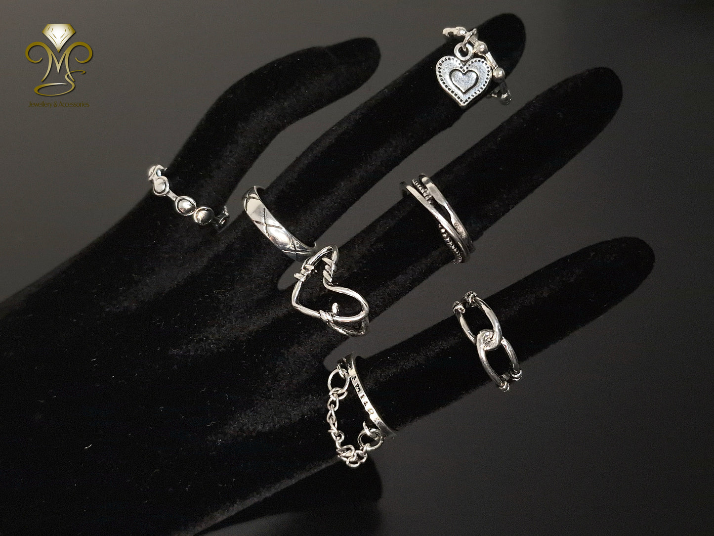 Hearts and chains rings set
