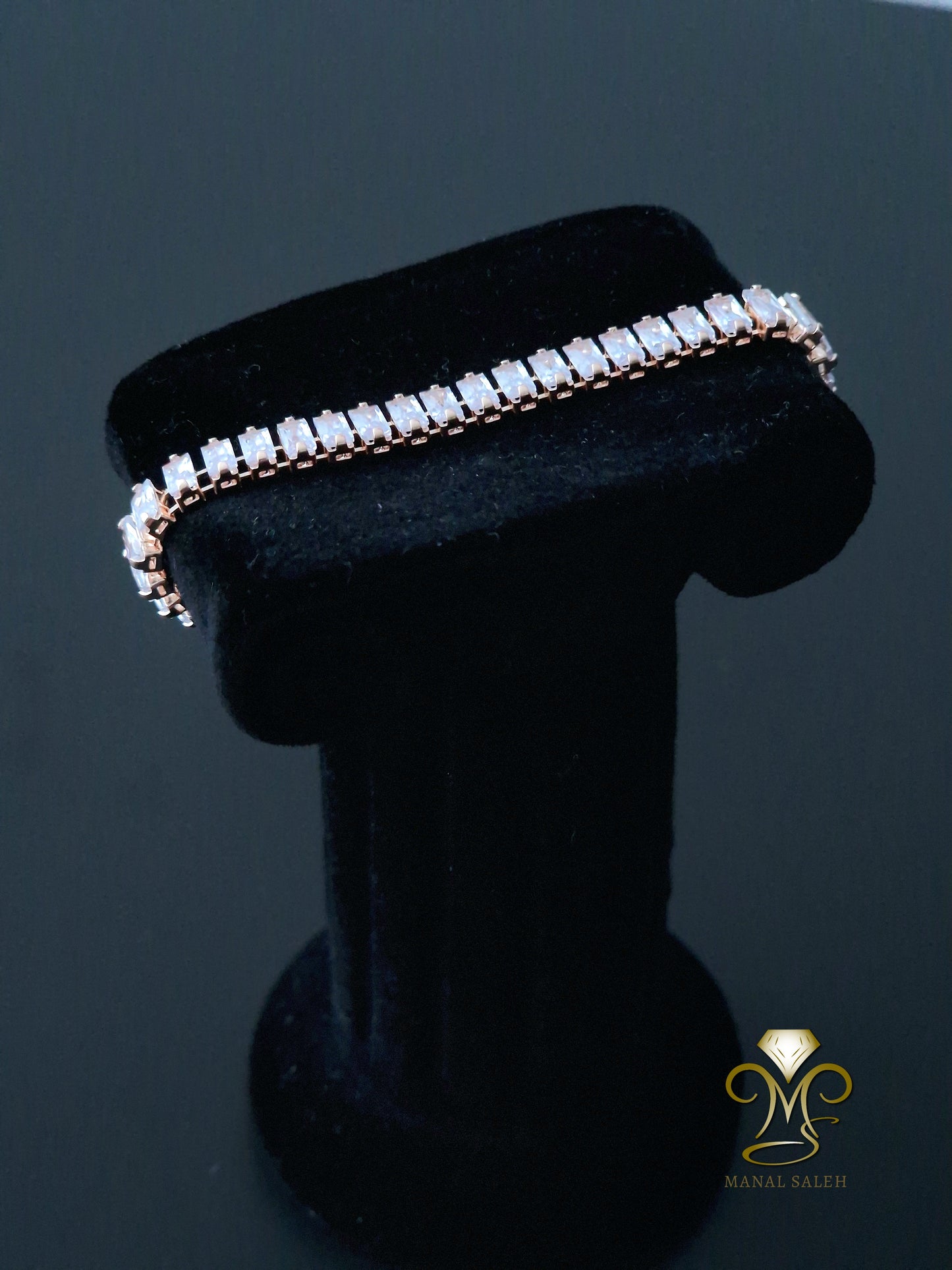 Long crystals adjustable bracelet