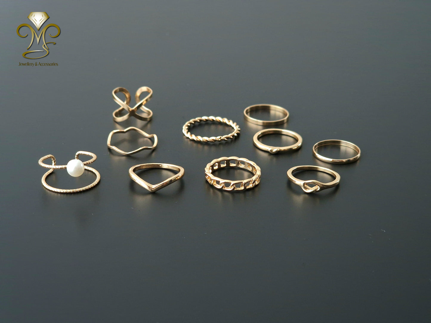 Elegant simple golden rings set