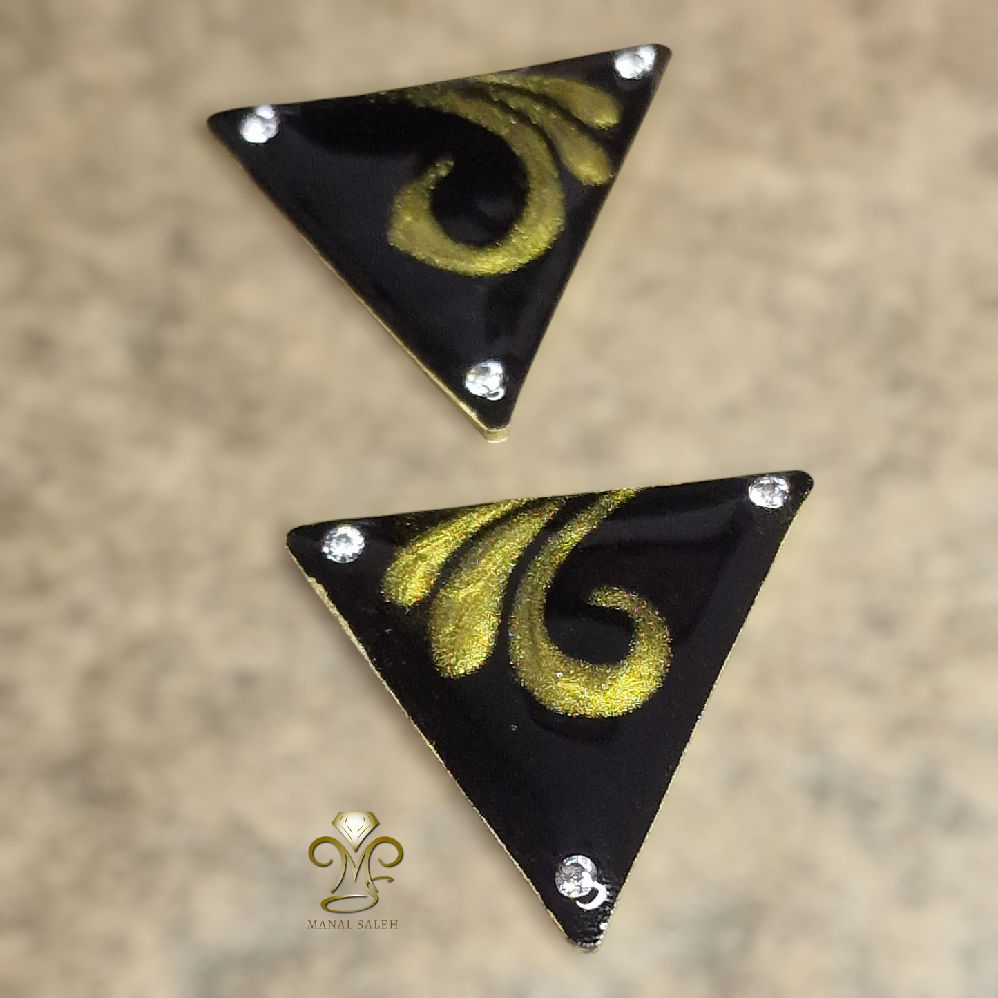 Golden swirl triangle earrings (Pre-Order)